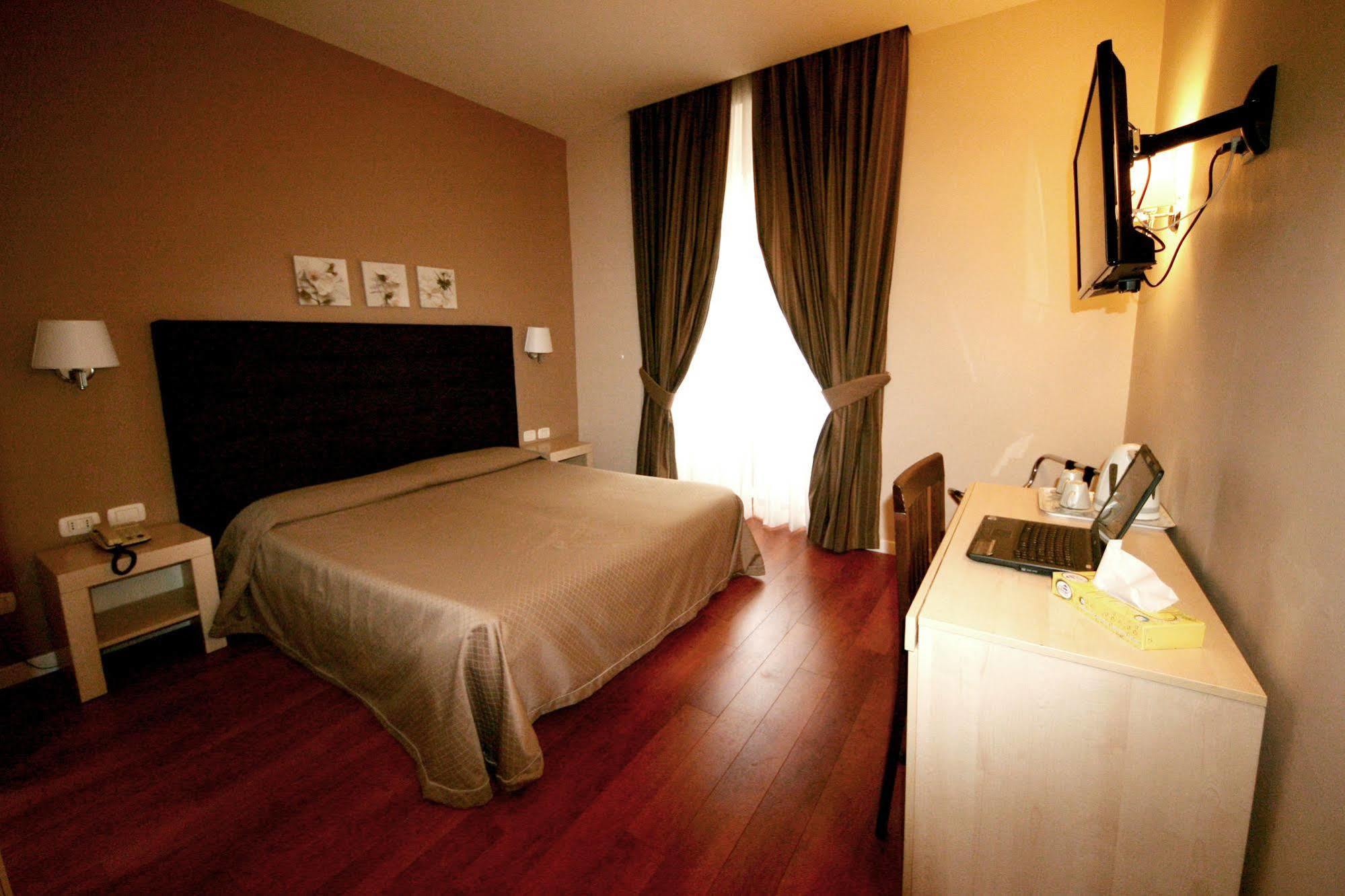 Roma Rooms Colosseum מראה חיצוני תמונה