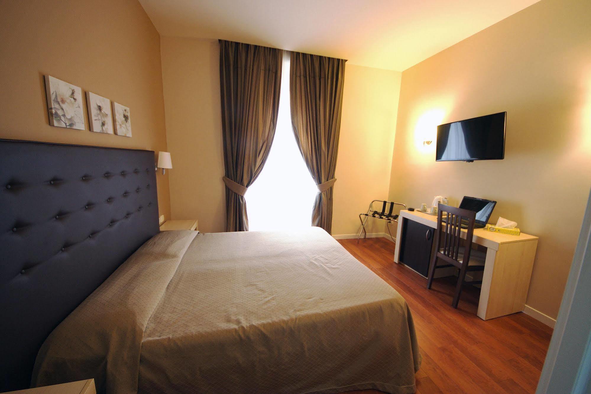 Roma Rooms Colosseum מראה חיצוני תמונה